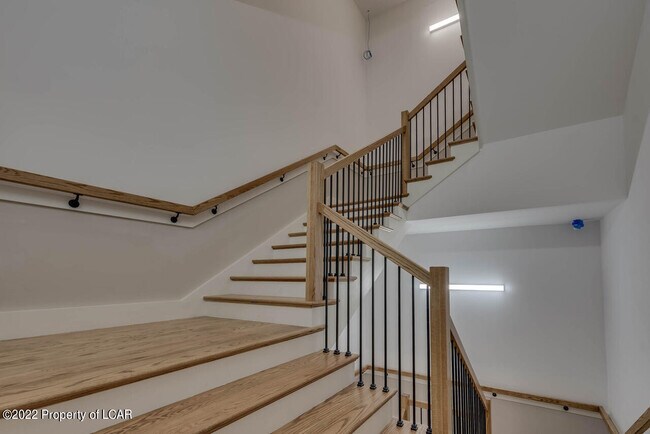 Building Photo - 19 N River St