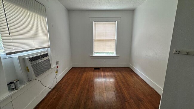 Building Photo - 1601 Francis St