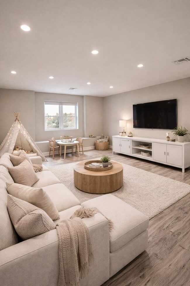 Building Photo - 2BR + Bonus Space in Downtown Somerville