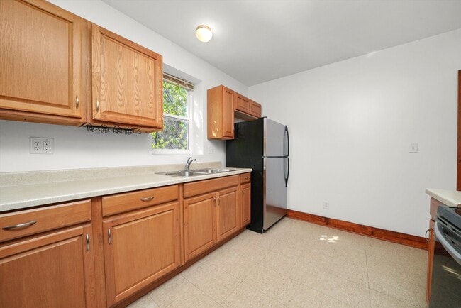 Building Photo - 6540 S Vernon Ave