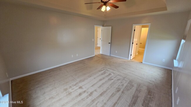 Building Photo - 302 SW Plantation Dr