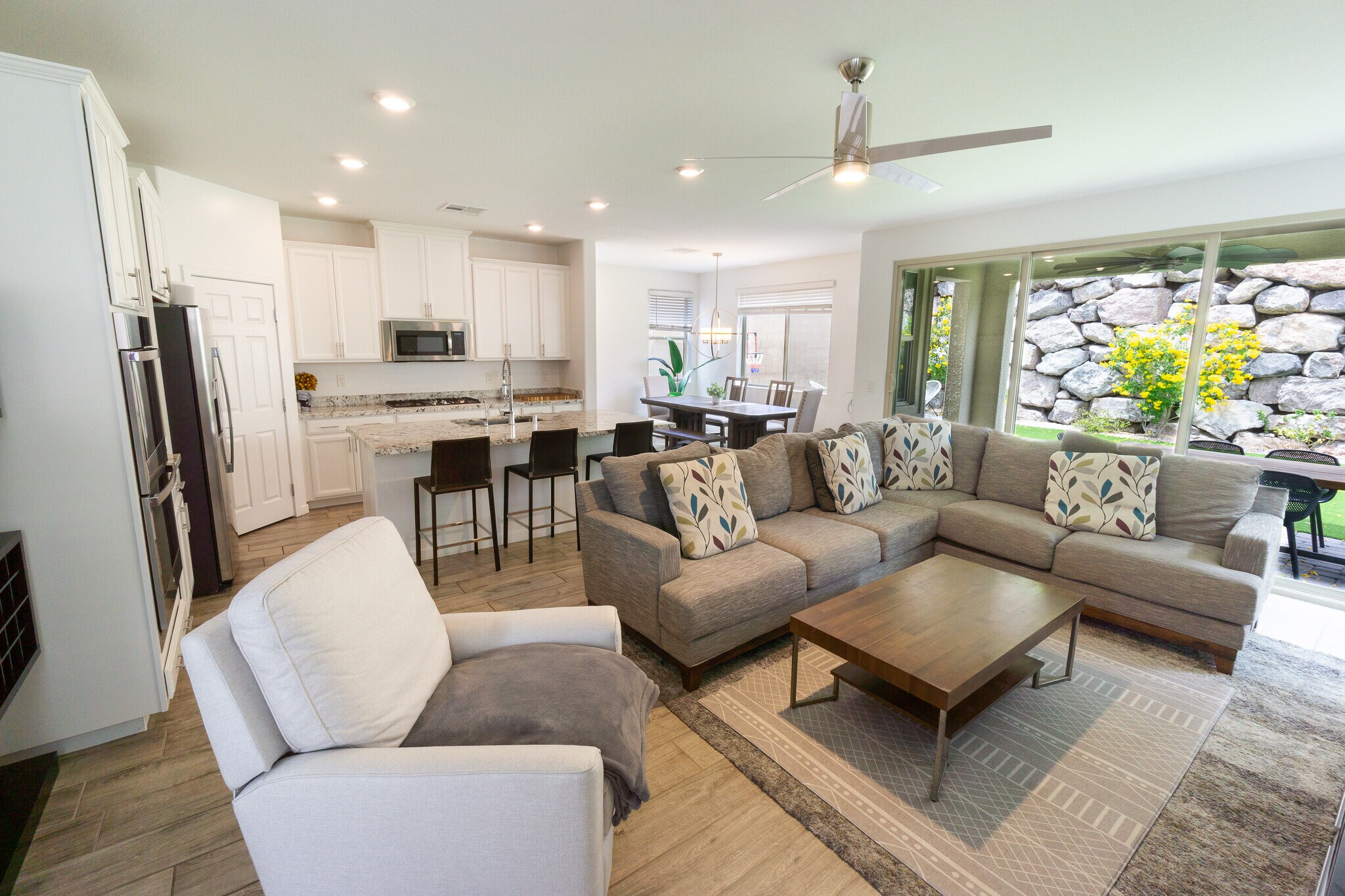 Spacious Living Room - 12412 Shoreline Echo Ave