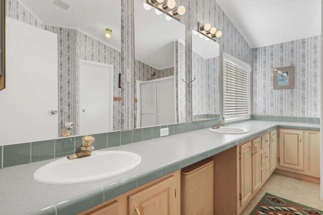 Building Photo - 60781 Painted Hills Rd