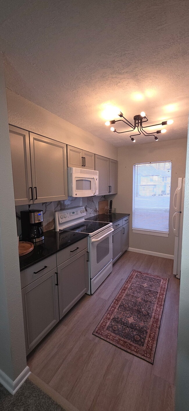 Building Photo - 150 La Vista Ln