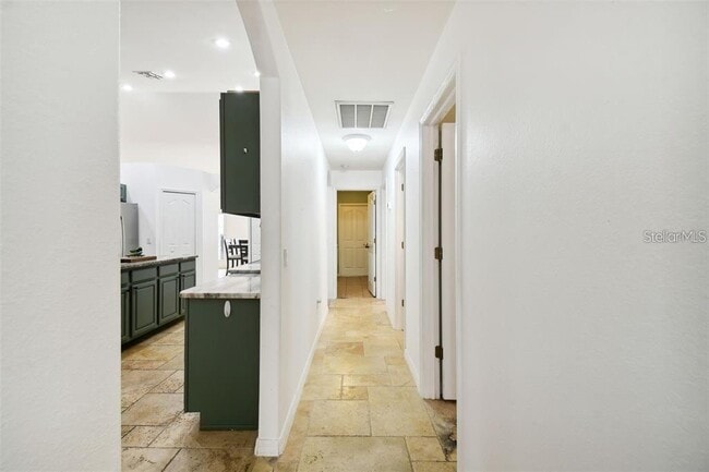 Building Photo - 199 Pine St