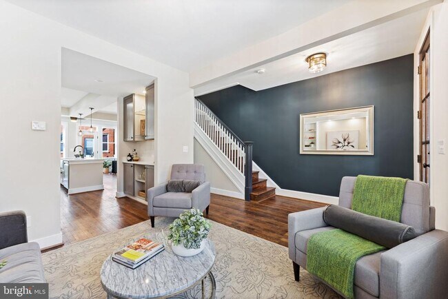 Building Photo - 705 Kentucky Ave SE