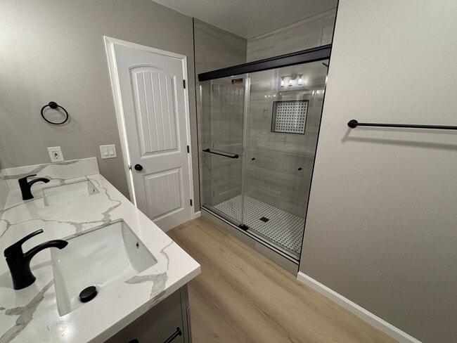 Building Photo - Upgraded 3 bedroom home!