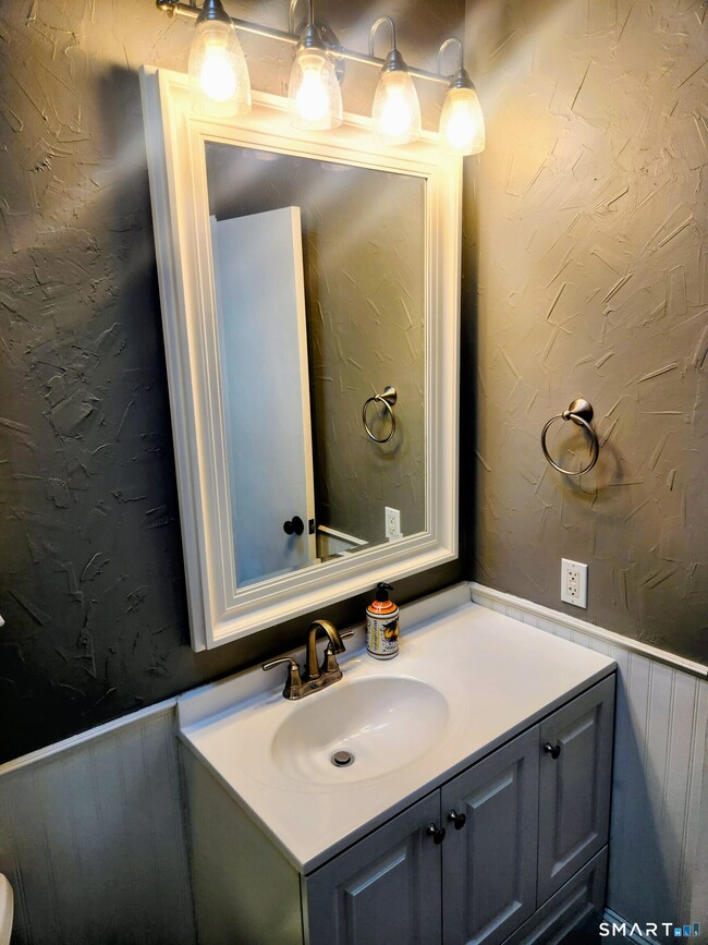 Building Photo - 15 Perry Ave