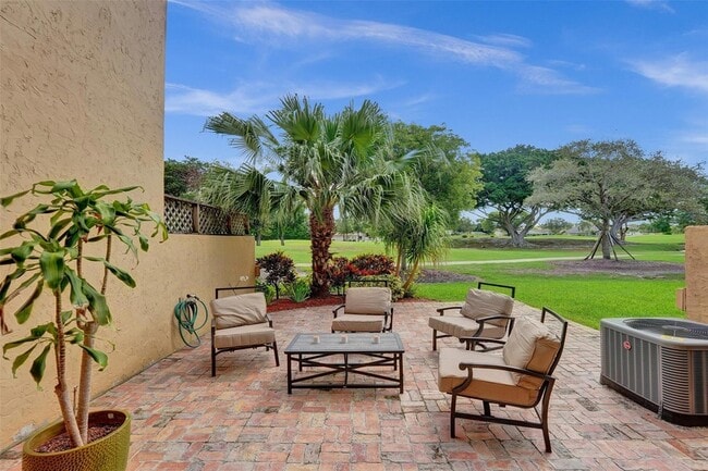 Building Photo - 700 E Coco Plum Cir