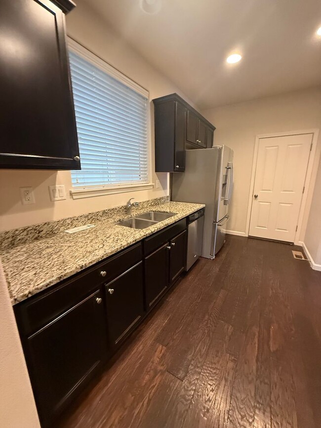 Building Photo - Beautiful Contemporary Home in Hillsboro