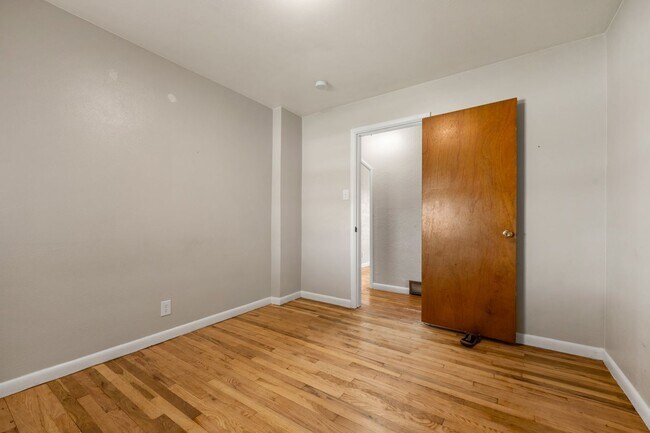 Building Photo - 3 Bedroom 2 Bath Home with Bonus Rooms and Tons of Extra Space