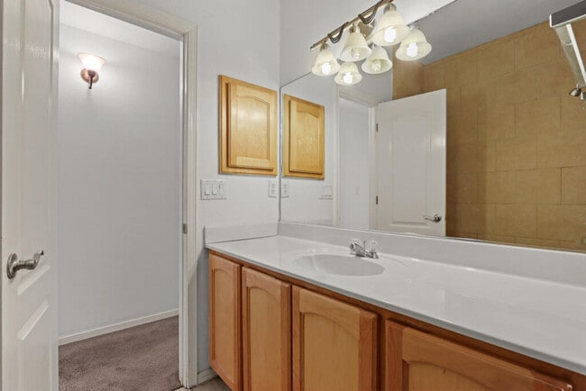 Building Photo - 561 Green Village Ct