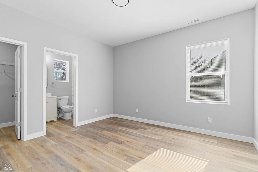 Building Photo - 3365 Broadway St