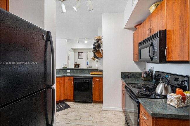 Building Photo - 9172 Collins Ave