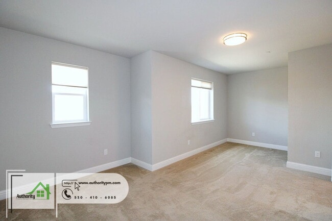 Building Photo - 867 Congaree Ln