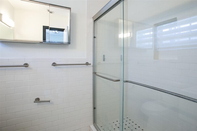 Building Photo - 1734 NE 20th Ave