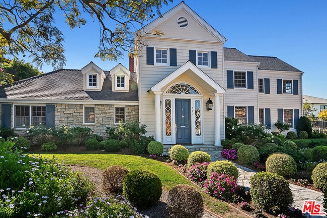 Building Photo - 360 Alma Real Dr