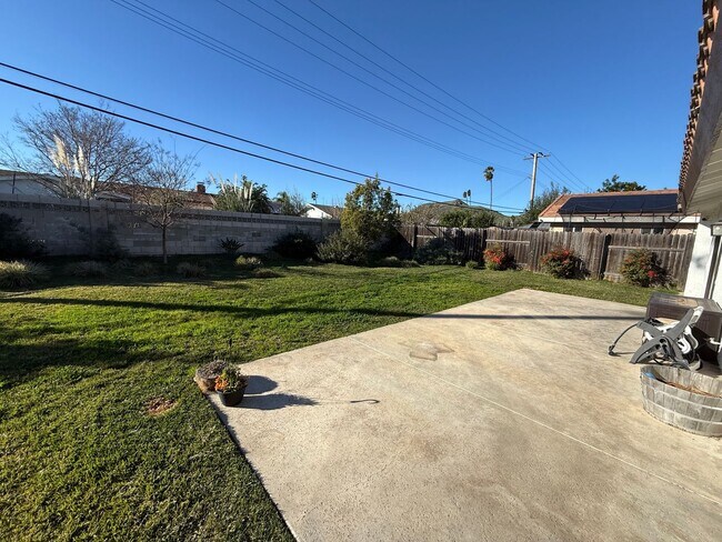 Building Photo - 4 Bedroom Single Story Home Available