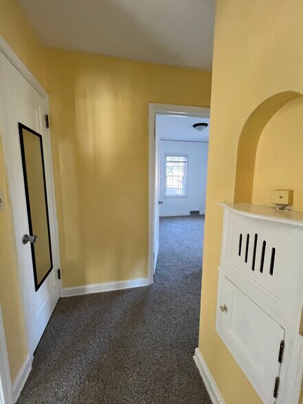 Building Photo - 934 8th Ave SW