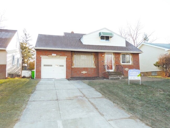 Primary Photo - 3 Bed - 2 Full Bath Cape Cod for Rent in E...