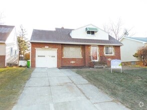 Building Photo - 3 Bed - 2 Full Bath Cape Cod for Rent in E...