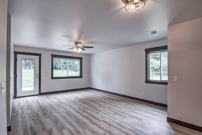 Building Photo - 1652 Hong St