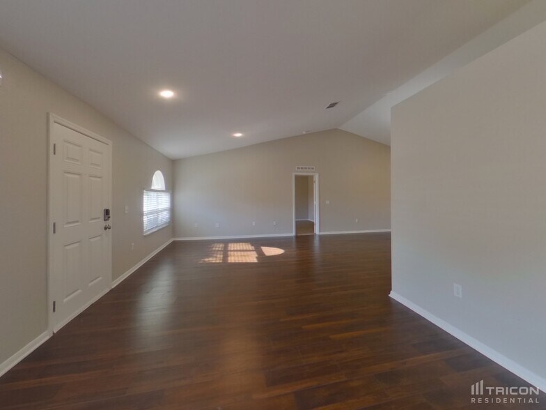 Building Photo - 1829 Western Hills Ln