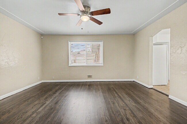 Building Photo - "Charming 3-Bedroom Duplex Retreat on Chester Street, Aurora – Cozy 1206 Sq Ft Home Awaiting Your...