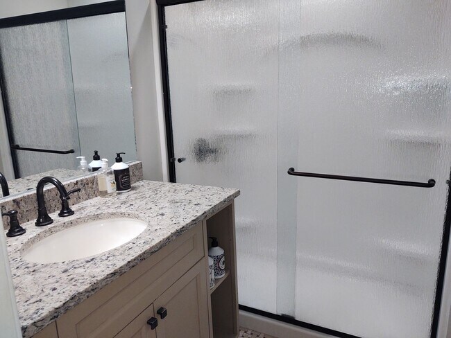 Building Photo - Gorgeous 3 bedroom 2 bath townhome with FL...