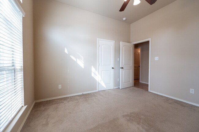 Building Photo - 5211 Belvedere Dr