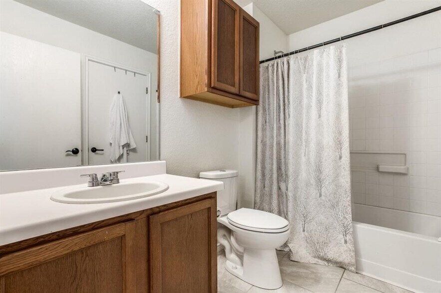 Building Photo - 3616 Sand Dunes Ave