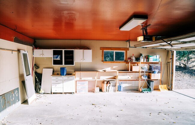 Building Photo - SMALL DOG FRIENDLY!!!  Meadow Street House