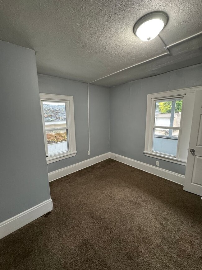 Building Photo - Updated 3-Bedroom Home with Modern Grey Finishes – Open House Feb 7