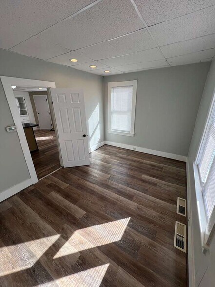 Building Photo - 118 Riddle St