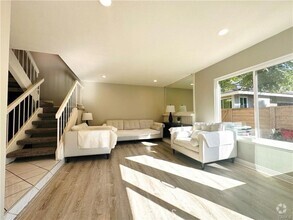 Building Photo - 136 Briarwood