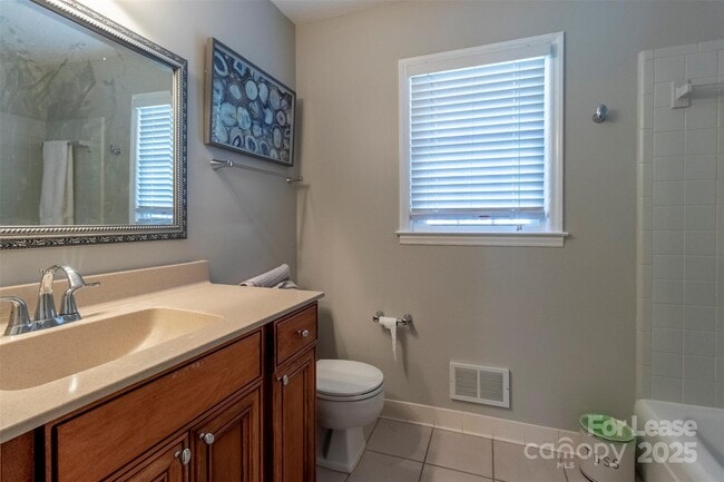 Building Photo - 6618 Castlegate Dr