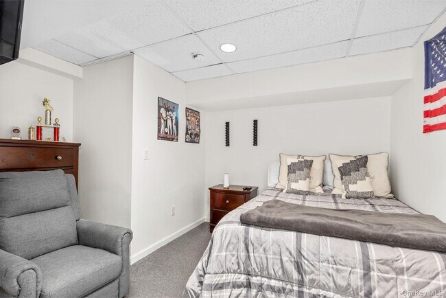 Building Photo - 702 Somerset Knoll