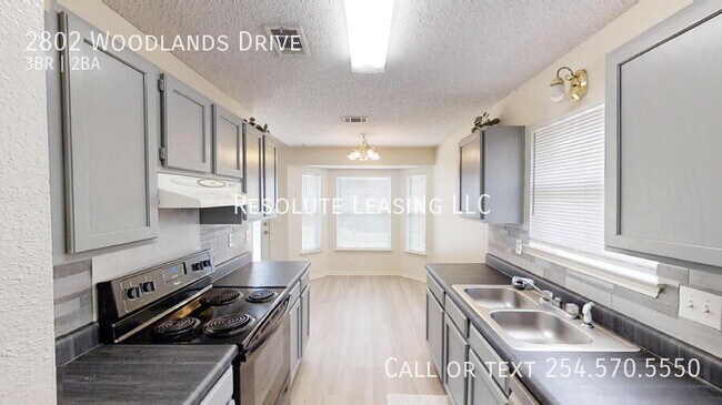 Building Photo - 2802 Woodlands Dr