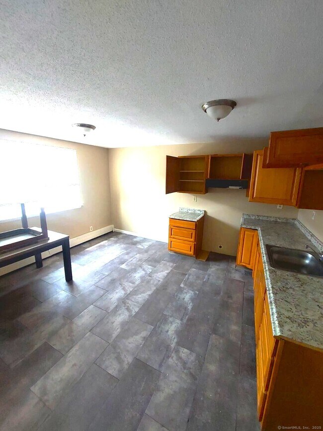 Primary Photo - 63 Huntington St