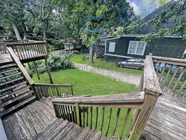 Building Photo - Move in before October 31st and get a $250...