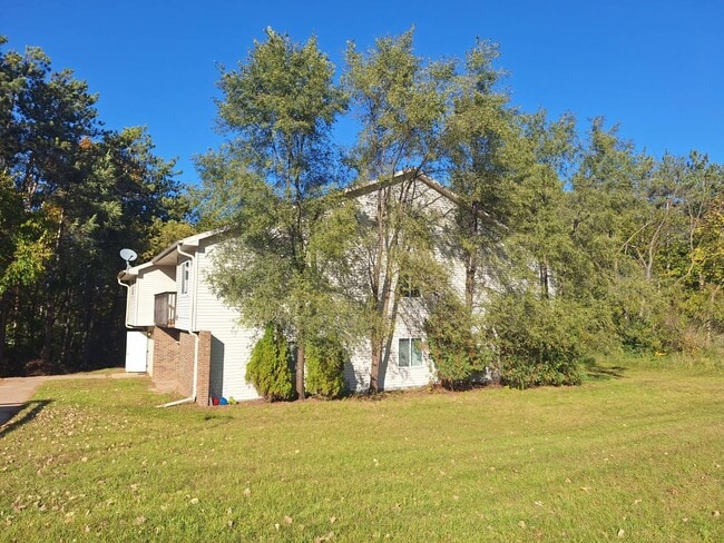 Building Photo - 1215 W Beckert Rd