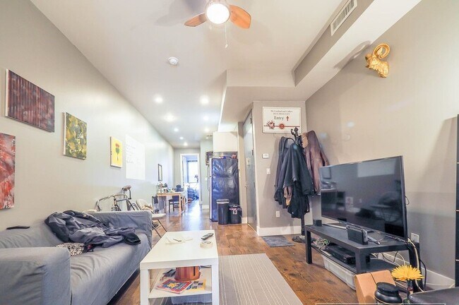 Primary Photo - 252 Himrod St