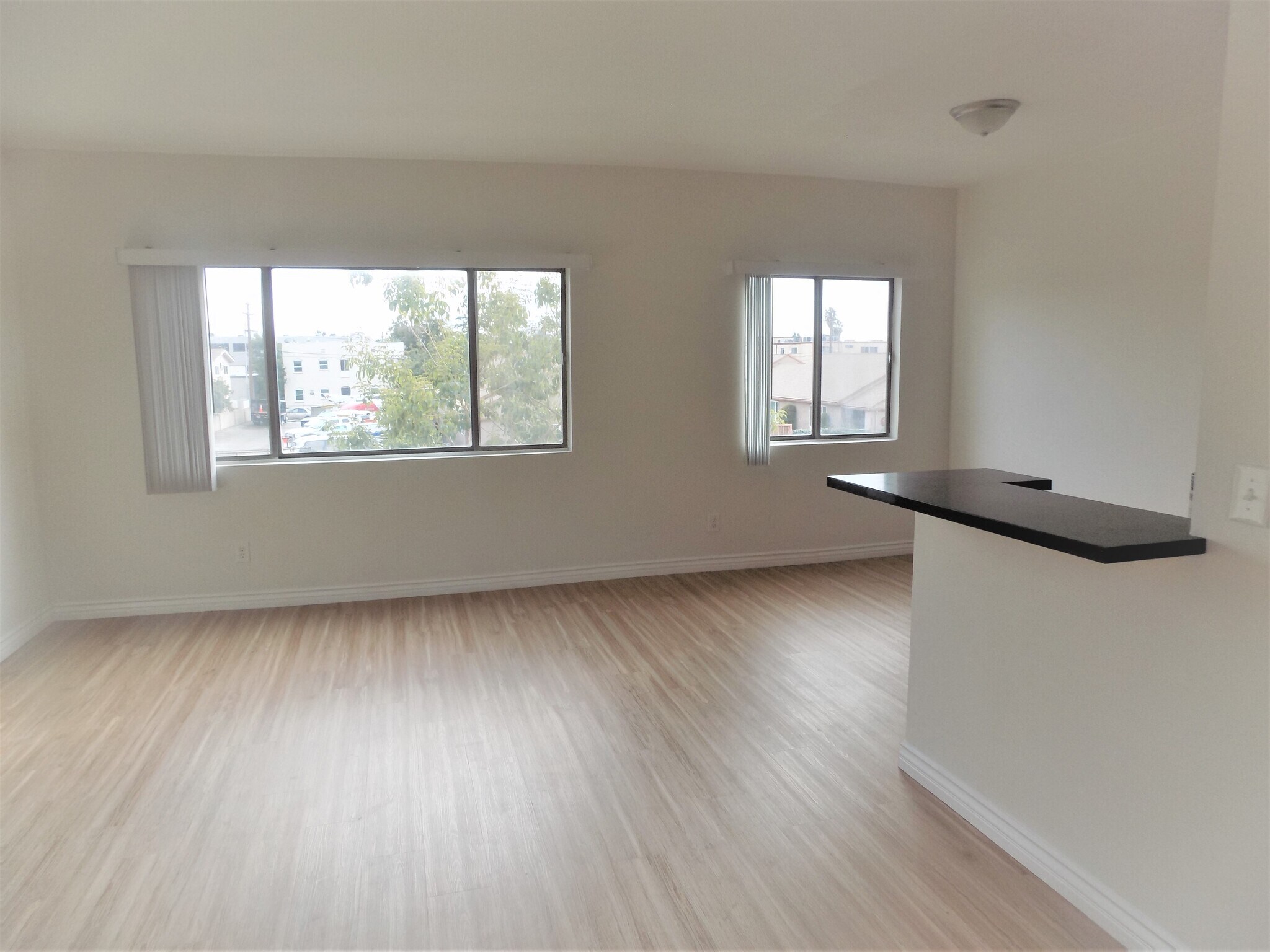 Building Photo - 129 W Chevy Chase Dr