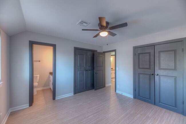 Building Photo - Windsor Village Townhomes