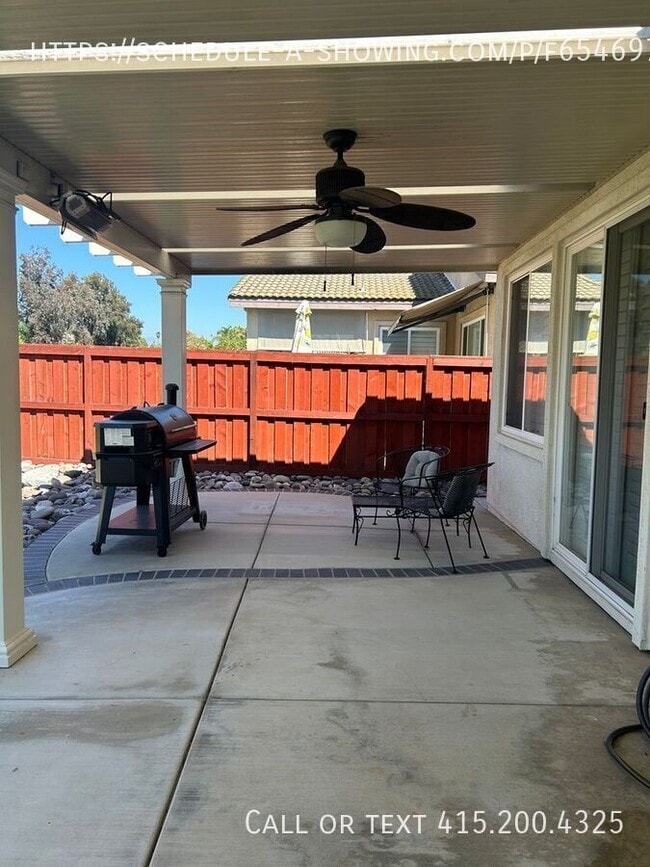 Building Photo - 30934 Crystalaire Dr
