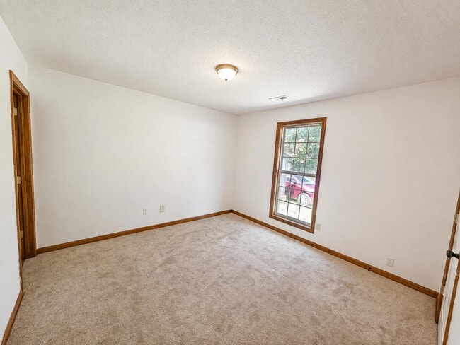Building Photo - 115 Victor Ave Ext