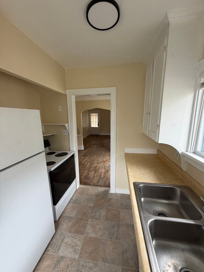 Building Photo - 2 Bed / 1 Bath House for Rent — Lansing, MI