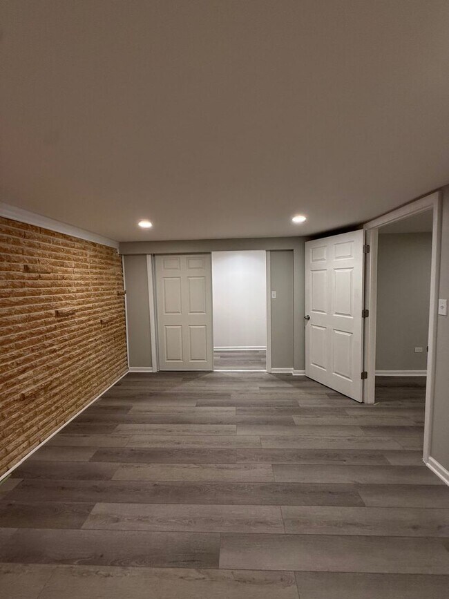 Building Photo - 8500 W Carmen Ave