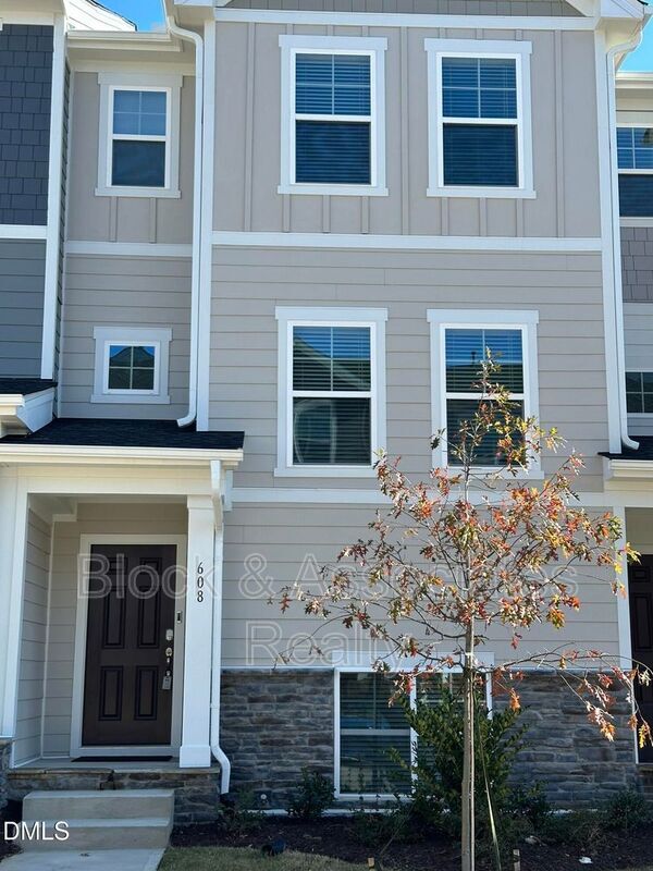 Building Photo - 608 Gimari Dr