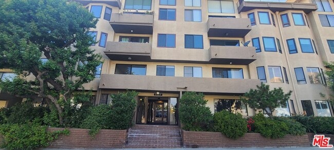 Primary Photo - 1557 S Beverly Glen Blvd